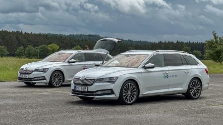 FEL ZČU má nová elektroauta. Studující se na nich budou učit vyvíjet autonomní řízení