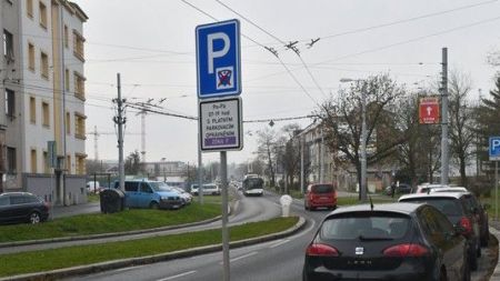 Na Borech a Slovanech radnice rozšířila parkovací zóny